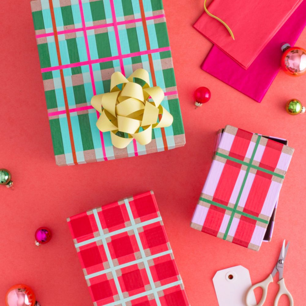 Duck Tape Holiday Gift Wrap Embellishments