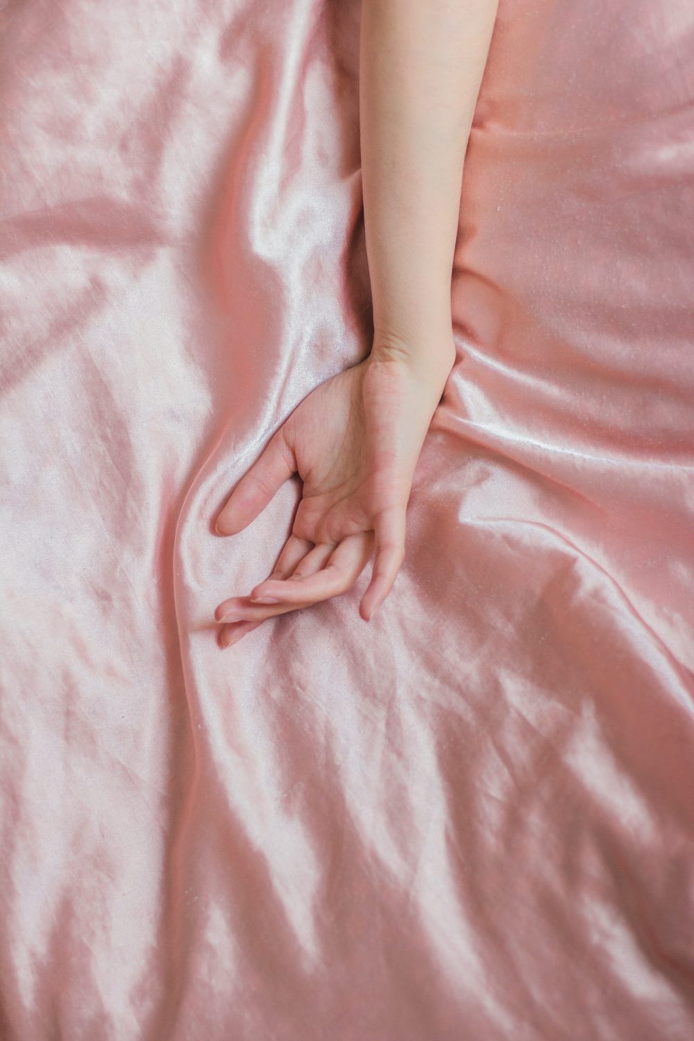 Why Should You Choose Silk Sleepwear Instead of Cotton or Linen?