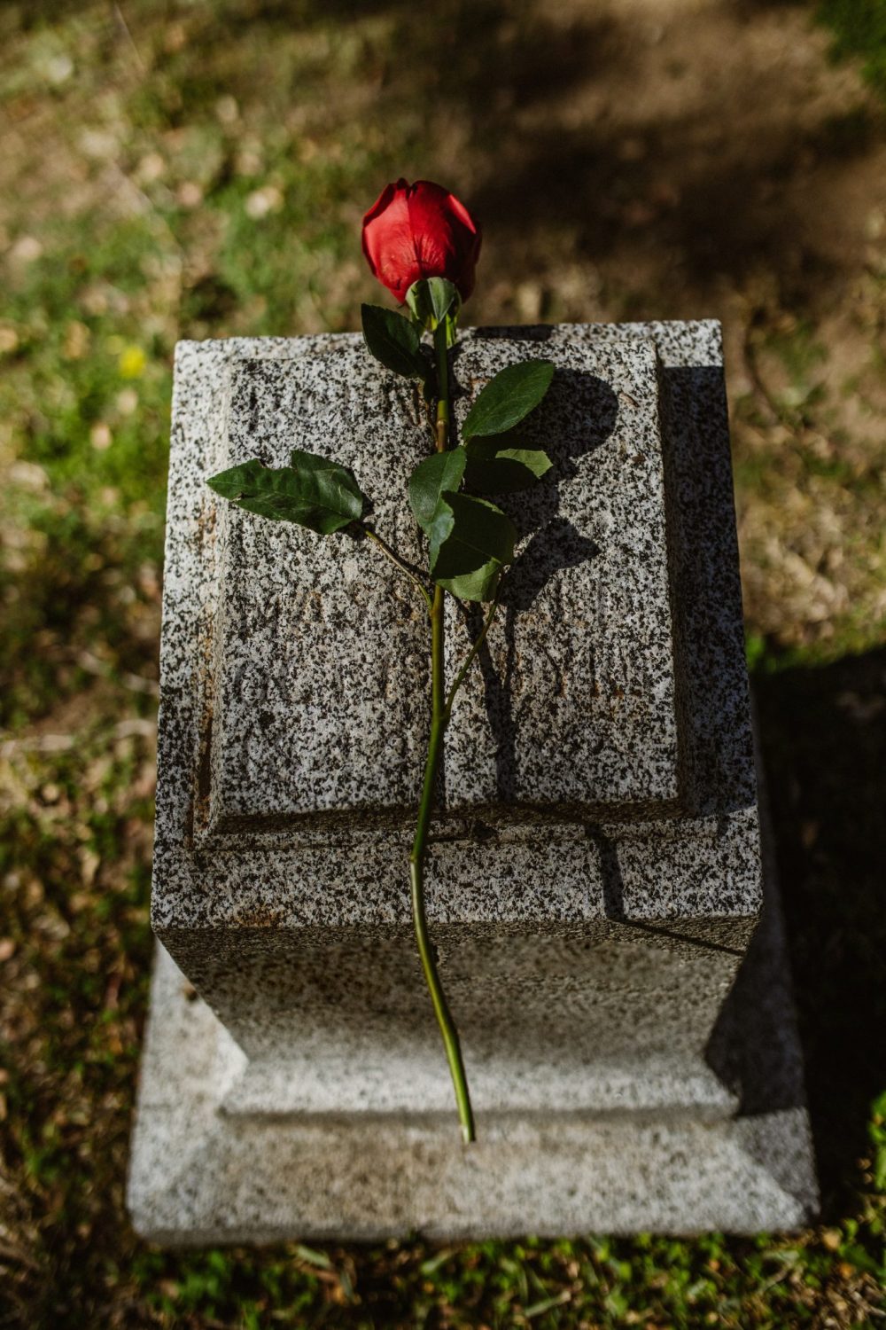 8 Tips for Planning a Funeral for Your Loved One