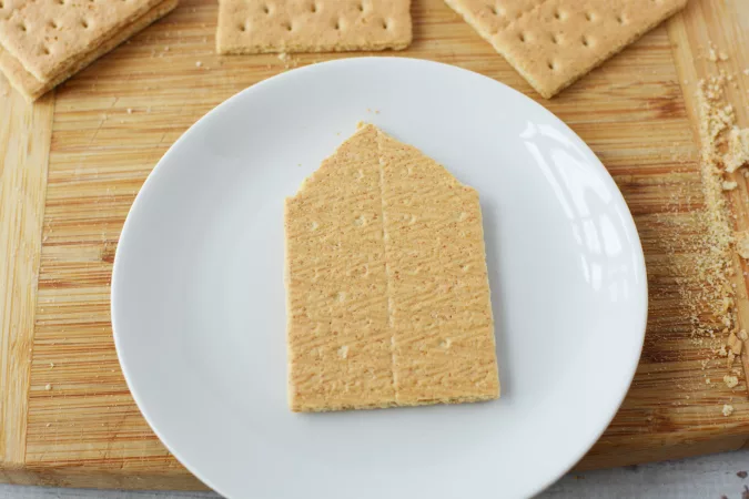 graham crackers house shape