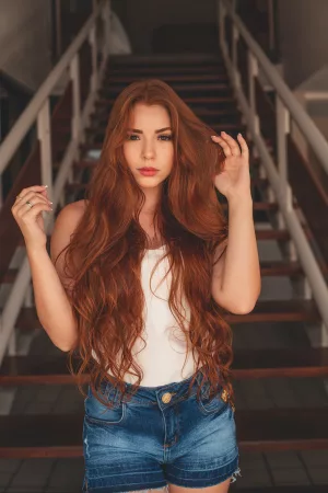 woman with long healthy red hair