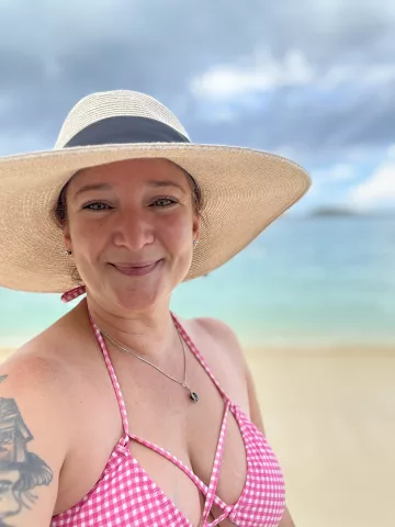 Jennifer wearing a Wallaroo sunhat in Nassau Bahamas