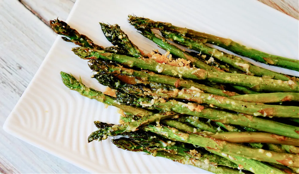 asparagus spears with garlic and parmesan cheese on top