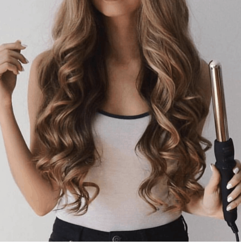Bombay Hair 5-in-1 Curling Wand 1 x Curling Wand Handle 1 x 32mm Wand Barrel (without clamp) 1x 32mm Clamp Iron Barrel (with clamp) 1 x 25mm Wand Barrel (without clamp) 1 x 19mm Wand Barrel (without clamp) 1 x 25mm-18mm Wand Barrel (without clamp) 1 x Heat Resistant Glove 1 x Curling Wand Rest 2 x Claw Clips Barrel Size: Five (5) interchangeable barrels, 32mm (1.25"), 32mm Iron (1.25"), 25mm (1'), 19mm (.75”), 25mm-18mm (1”-0.71”) Details: Features: Five (5) interchangeable tourmaline barrels infused with ceramic, 360° swivel cord, and adjustable sleep mode. Heats up in seconds! Temperature: Digital temperature control from 170°F to 450°F (77°C-232°C) Voltage: Dual voltage (110-240V / 50-60Hz) Material: Tourmaline Plug: North America (90W(USA)/35W(CANADA) Try Bombay Hair's 5 in 1 Curling Wand for salon level quality without salon level price tags. Five Barrels for curls in any size! Create smooth crease-less curls within minutes.