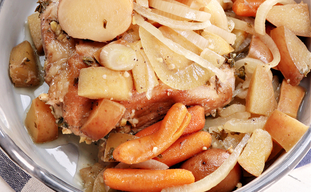 Slow Cooker Pork Roast with Apples and Potatoes