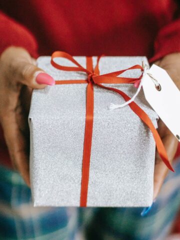 9 Perfect Gifts for People with Holiday Birthdays!