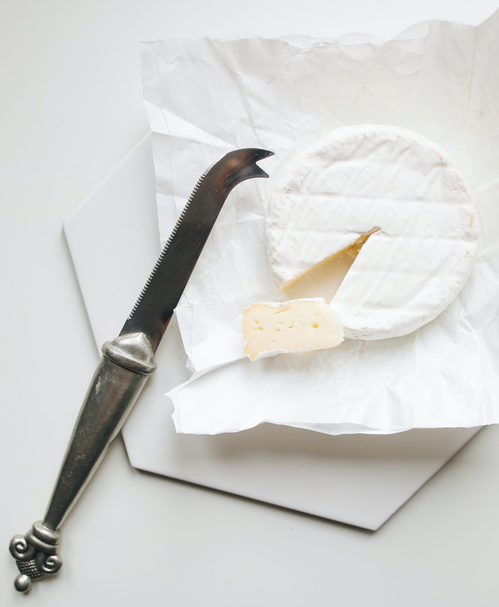 brie cheese wheel and a knife