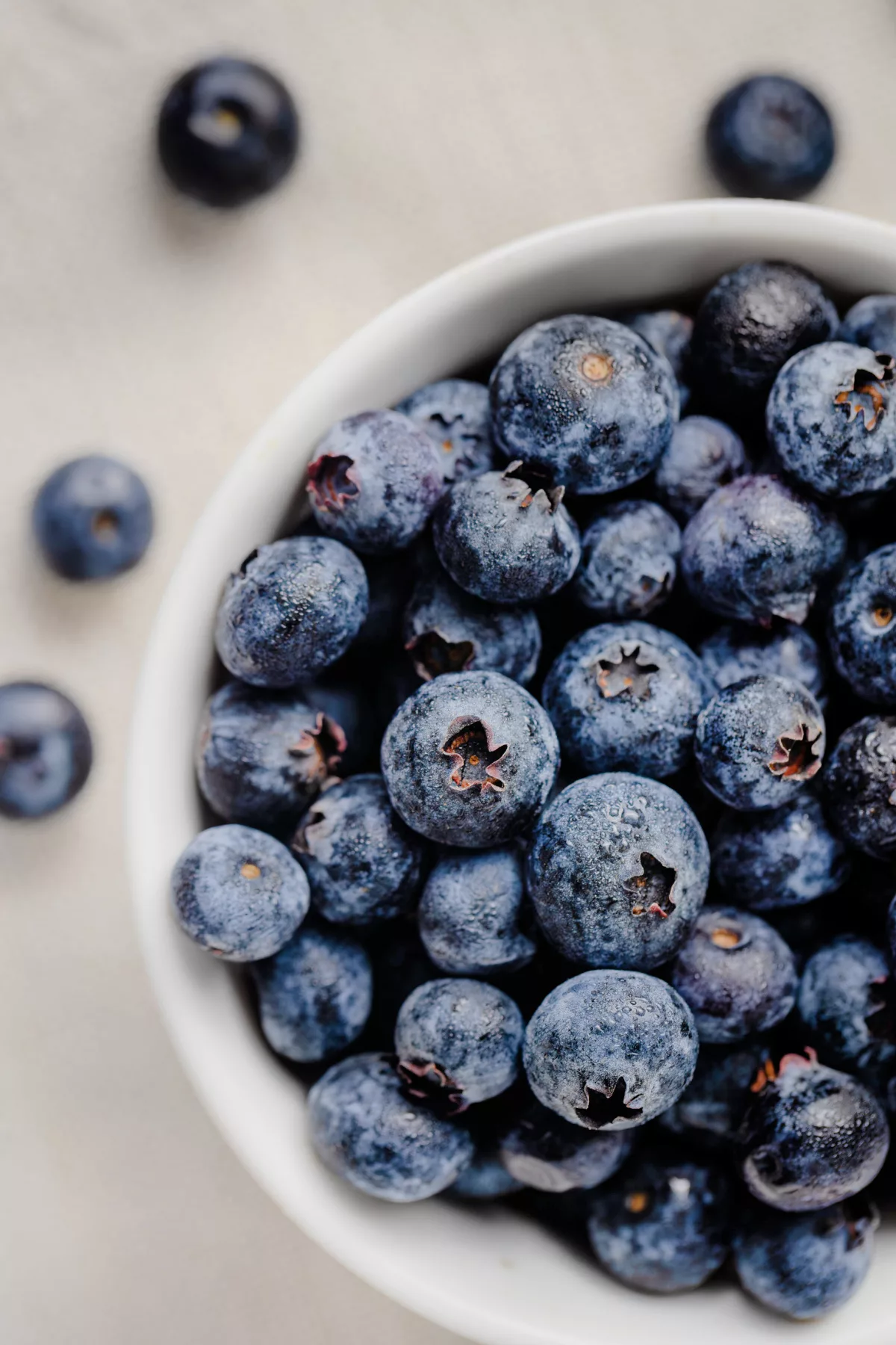 a bowl full of ripe blueberries
