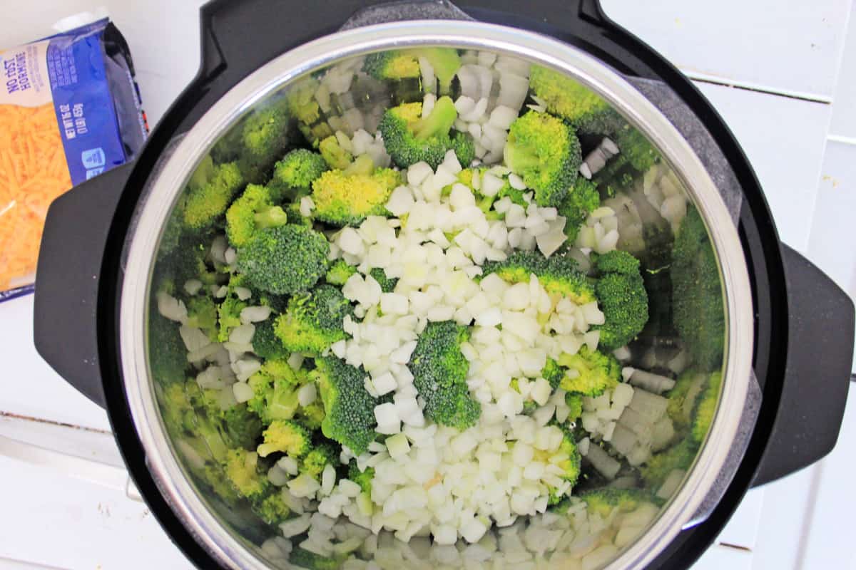 Instant Pot Keto Broccoli Cheddar Soup