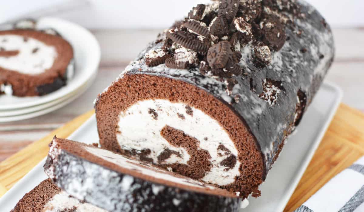Oreo Ice Cream Cake Roll