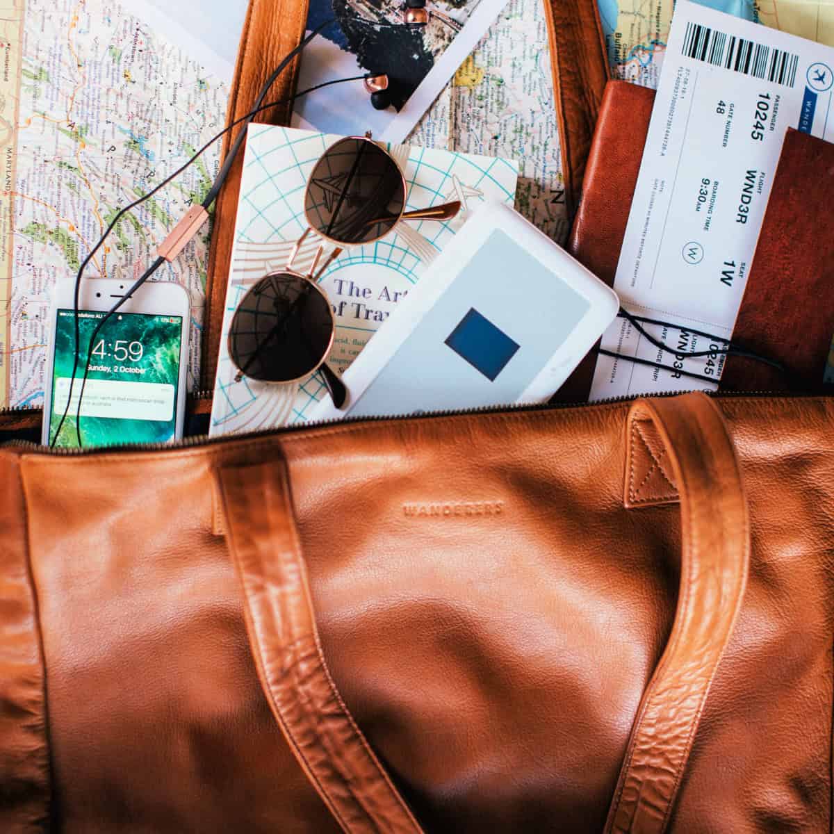 8 Must-Have Holiday Travel Bag Essentials