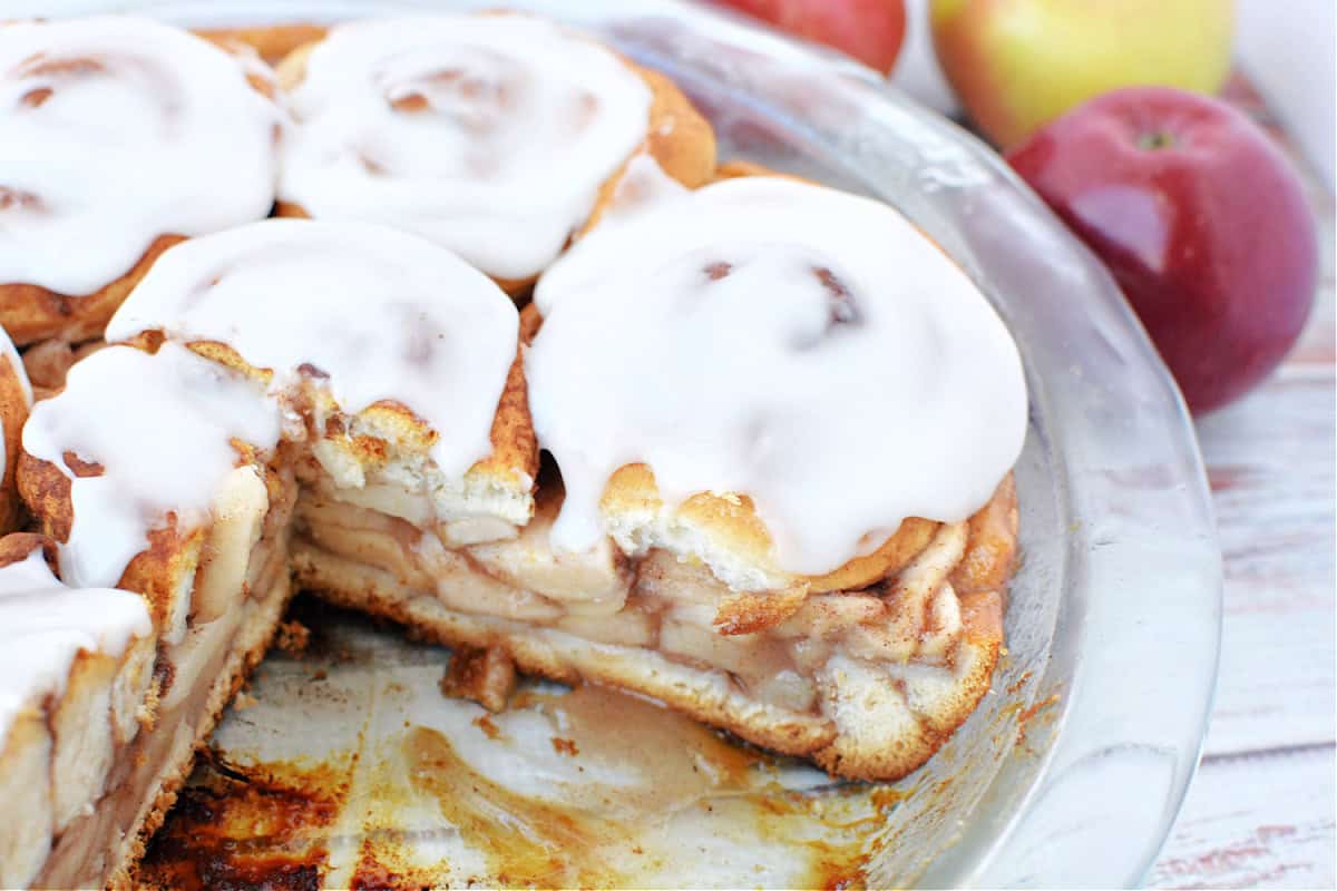 Cinnamon Roll Apple Pie