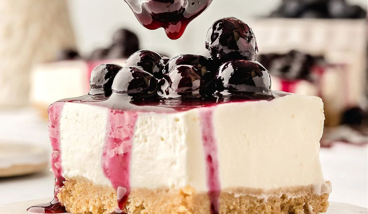 Easy No Bake Blueberry Cheesecake Bars
