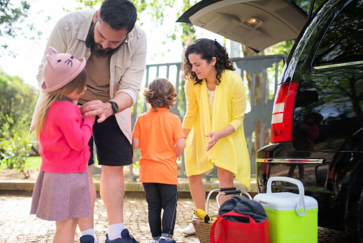 family with children packing the car