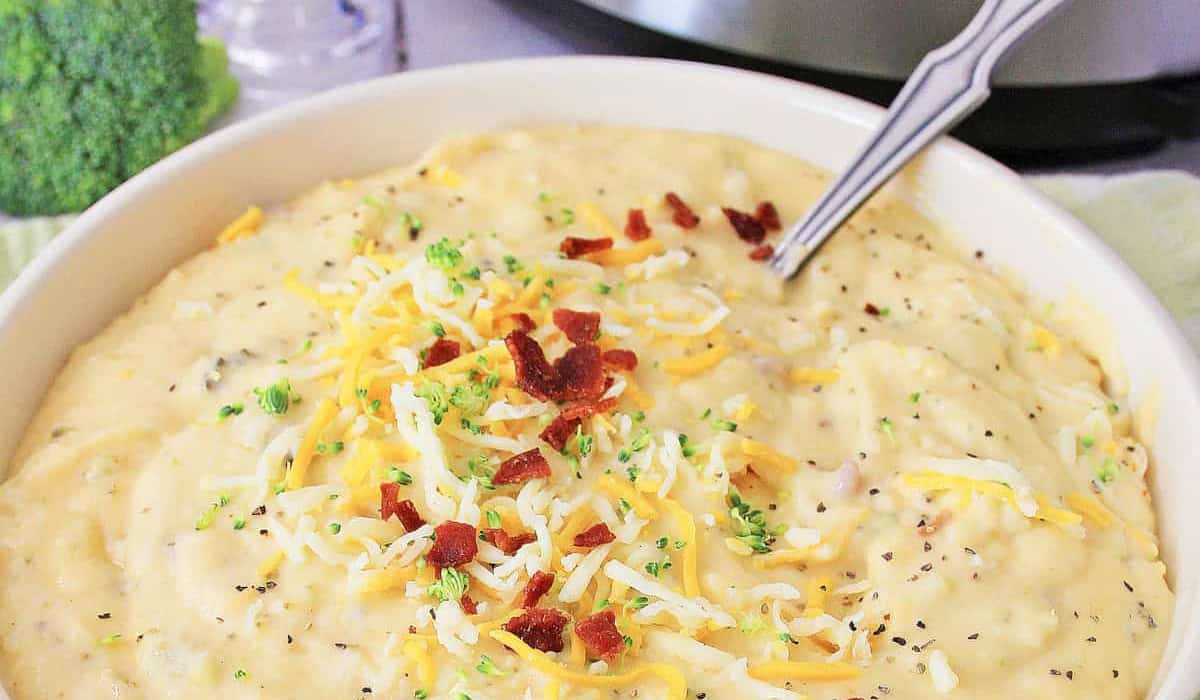 Instant Pot Broccoli Cheddar Soup