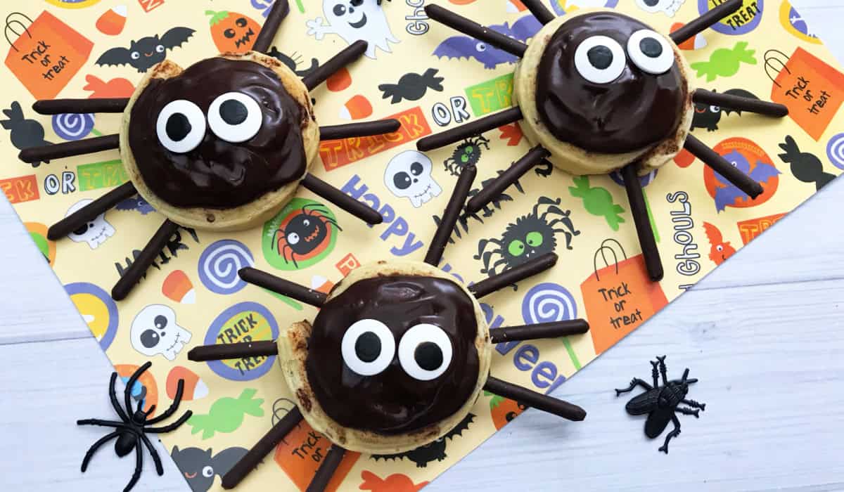 Halloween Spider Cinnamon Rolls
