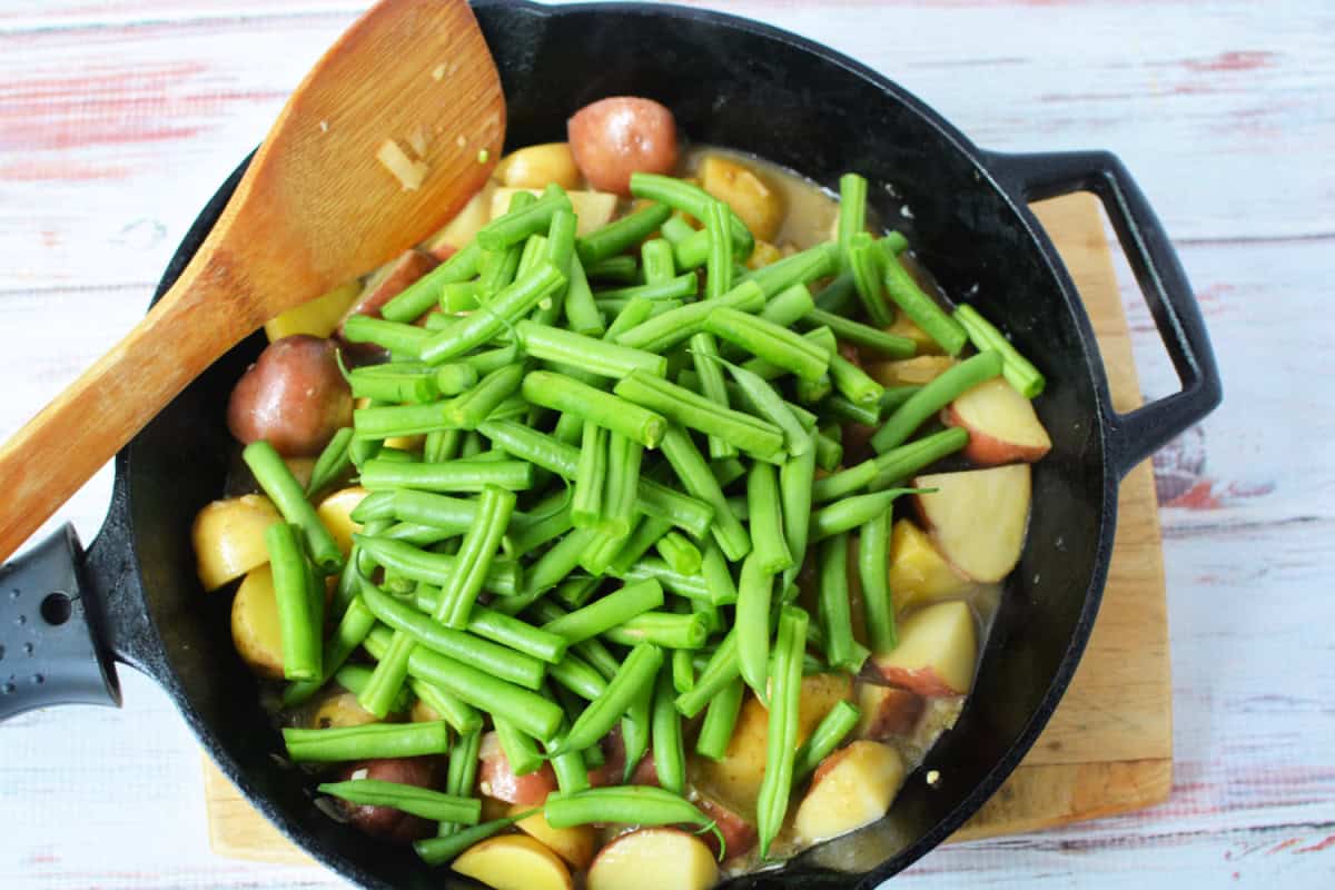 green beans in a cast iron skillet