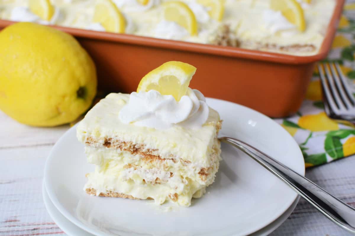 Lemon Icebox Cake with Graham Crackers with lemon slices on top