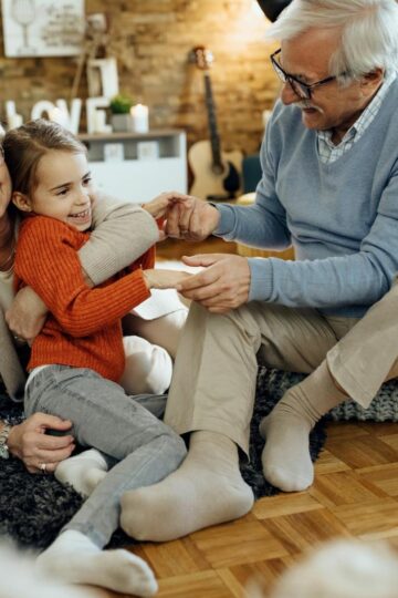 family of seniors with children in a living room
