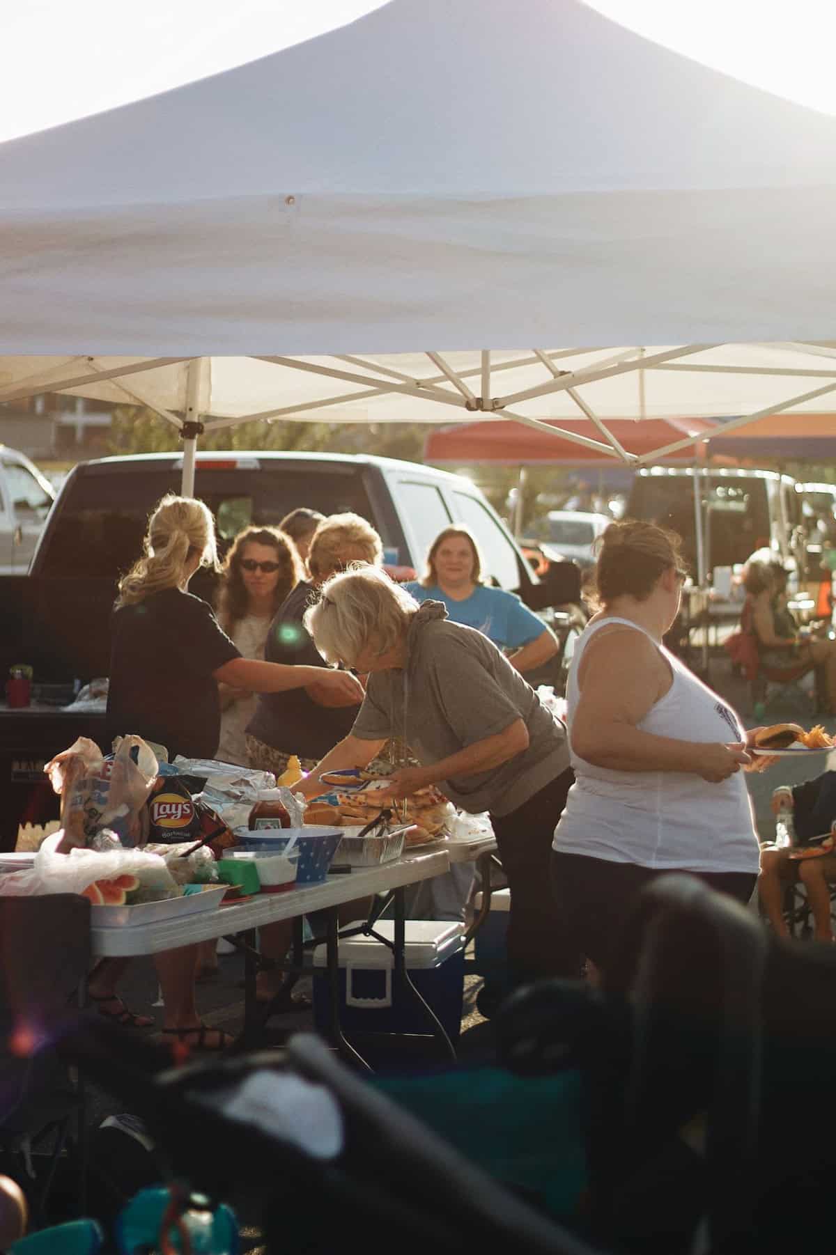 25 Easy Tailgate Foods